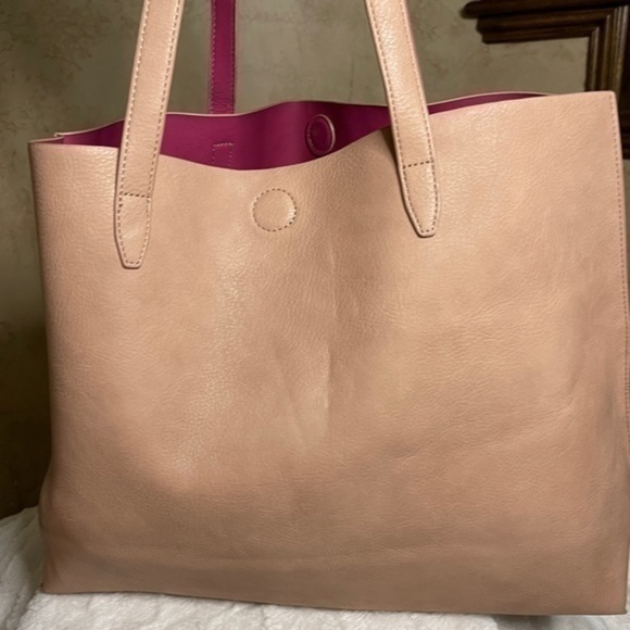 Brand new Forever 21. NWT. Cute pink interior. Very spacious. - Picture 2 of 10